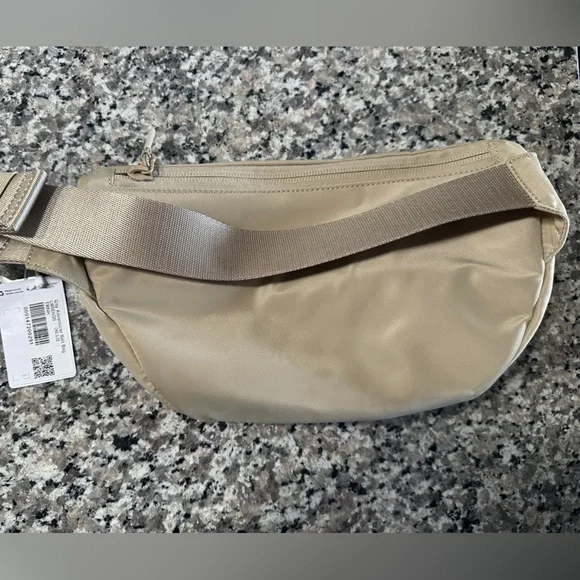Lululemon City Adventurer Belt Bag 2.5L
Trench #0004 - Picture 2 of 5
